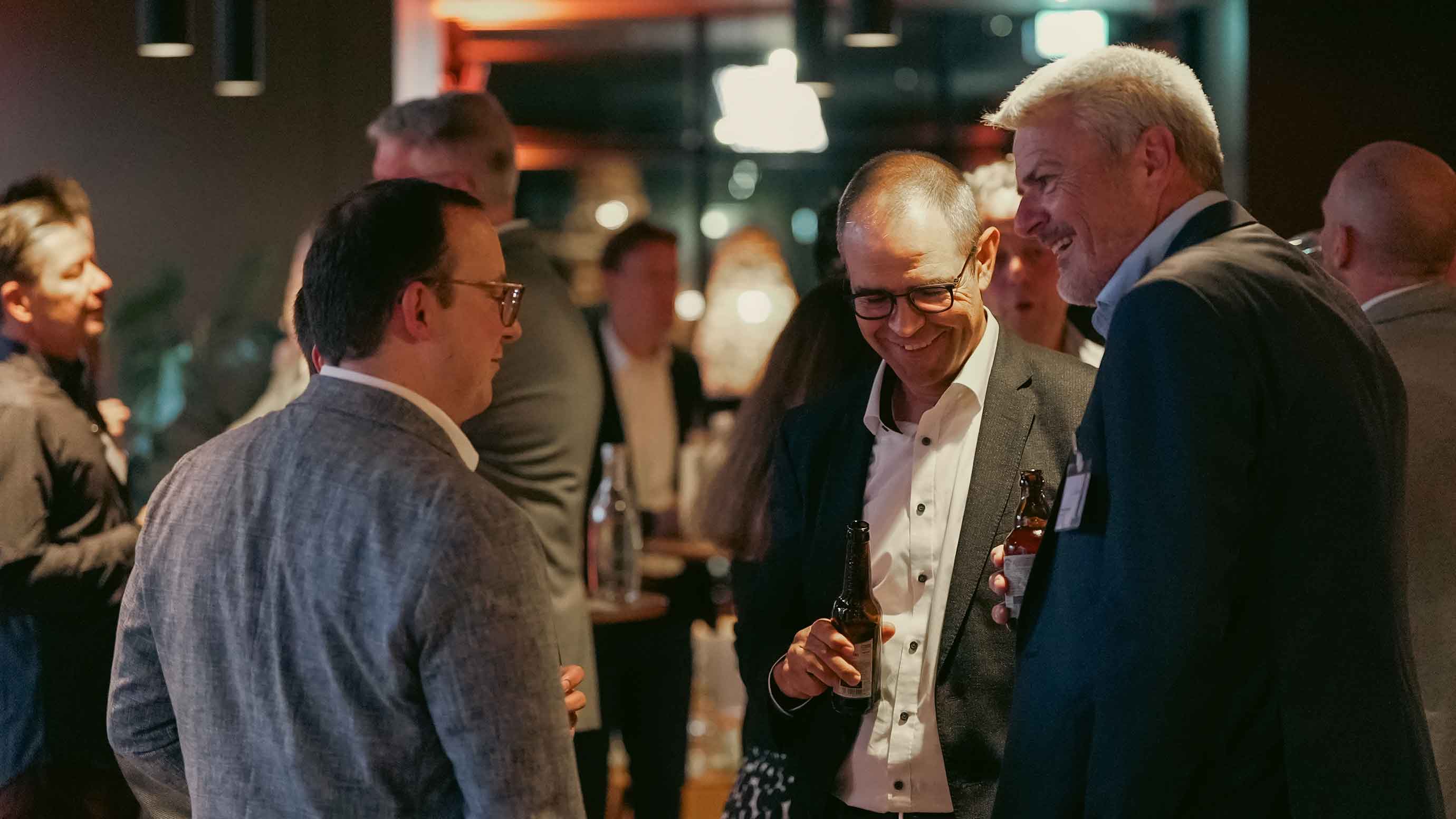 Teilnehmer des EUROGUSS Executive Circle diskutieren angeregt.